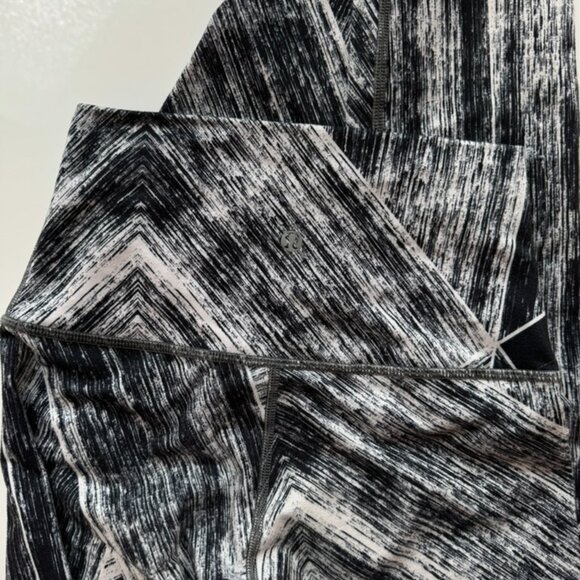 Lululemon full-length leggings, size 4 - Picture 3 of 3